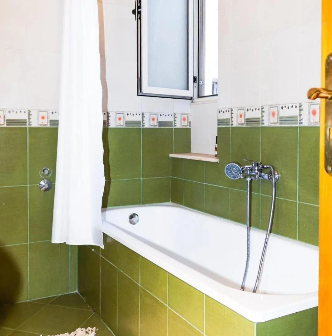 G House Apartment Tirana 0*,